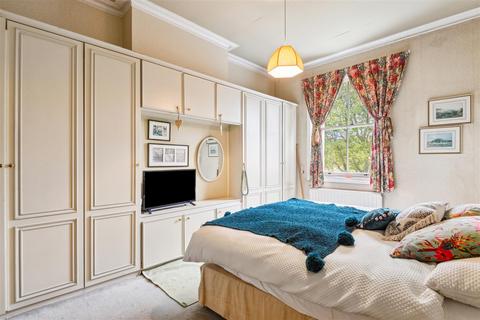 25 Harvard Road, London, W4 4EA