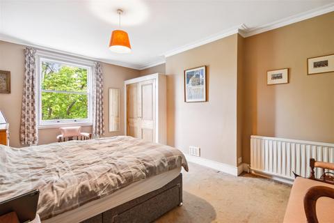 25 Harvard Road, London, W4 4EA