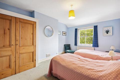 25 Harvard Road, London, W4 4EA