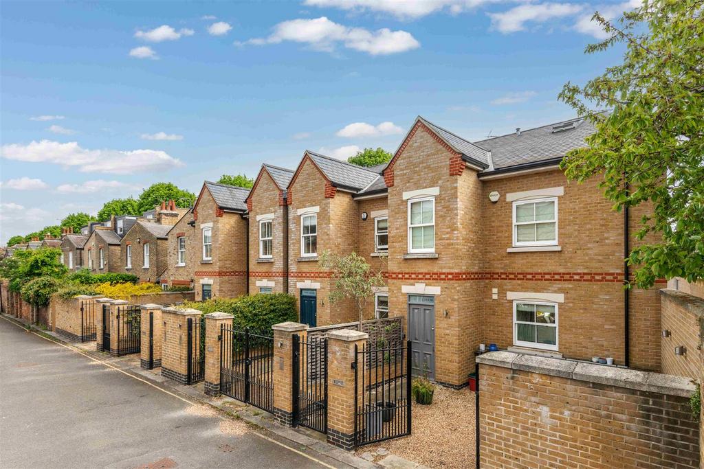 Brackley Terrace, London, W4 3 bed semidetached house for sale £