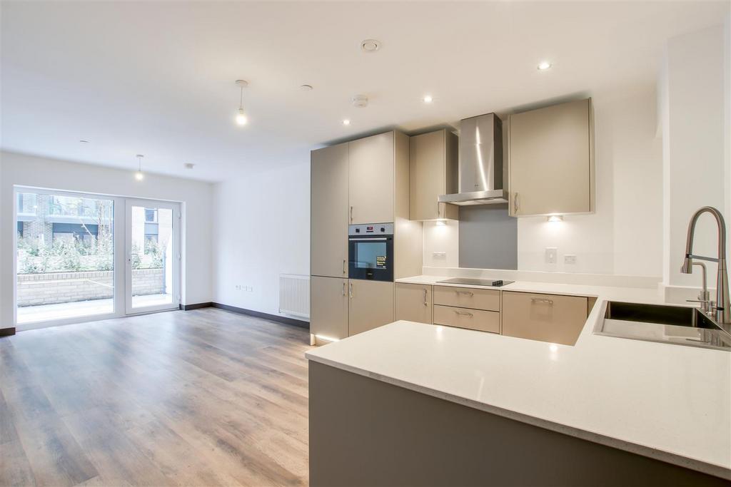 Godfrey House, Edinburgh Way, Harlow 1 bed flat £1,250 pcm (£288 pw)