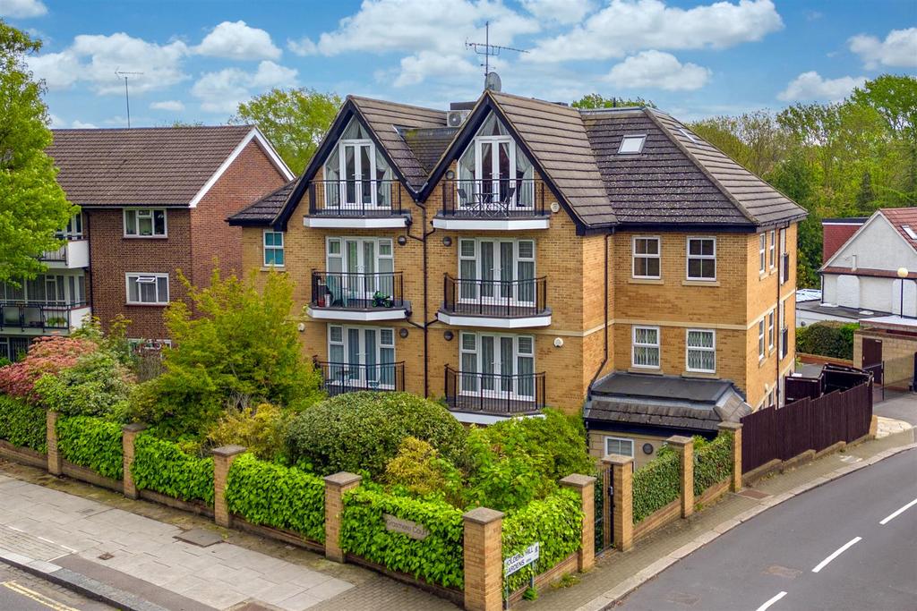 Holders Hill Gardens, Hendon, London 3 bed flat for sale £725,000