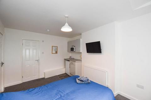 Studio to rent - Springfield Street, Wigan, WN1 2NA