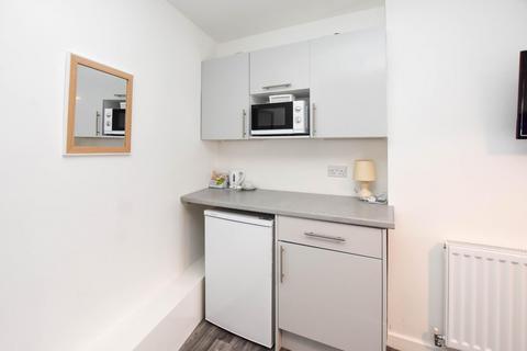 Studio to rent - Springfield Street, Wigan, WN1 2NA
