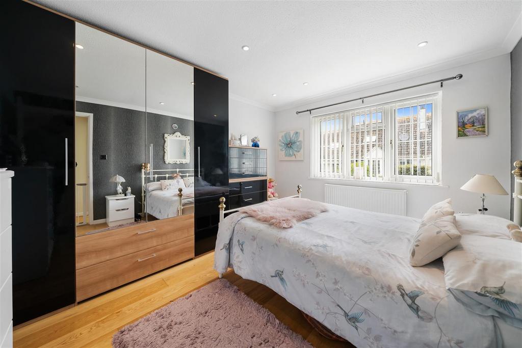 Bedroom 1.jpg