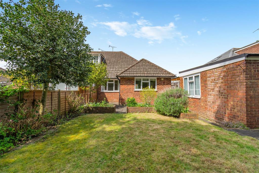 Merton Road, Bearsted, Maidstone 2 bed semidetached bungalow for sale