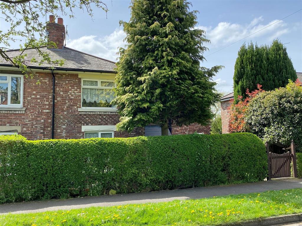 Brocklehurst Avenue, Macclesfield 3 bed semidetached house for sale £250,000