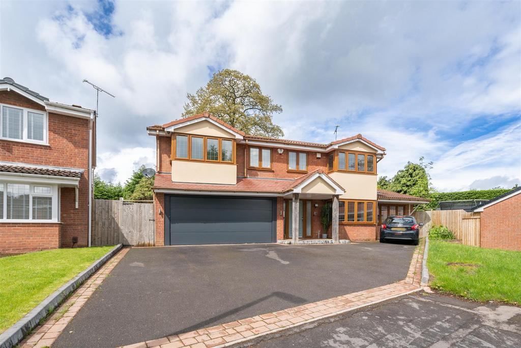 Finwood Close, Solihull 5 bed detached house £750,000