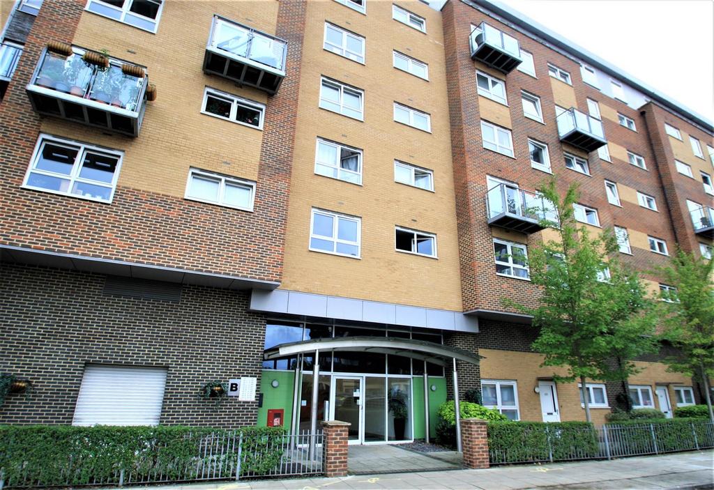 Cherrydown East, Basildon 1 bed apartment for sale £200,000