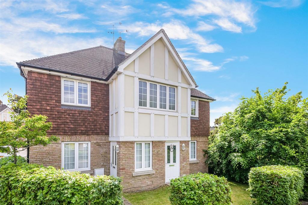 Willow Close, Banstead 2 bed for sale £400,000
