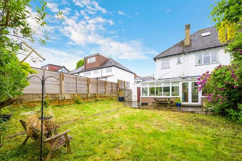 3 bedroom end of terrace house for sale, Buff Avenue, Banstead