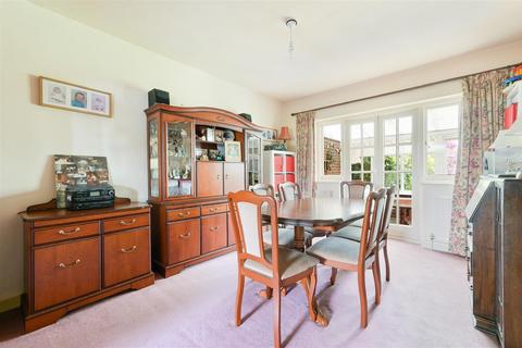 18 Buff Avenue, Banstead, SM7 2DW
