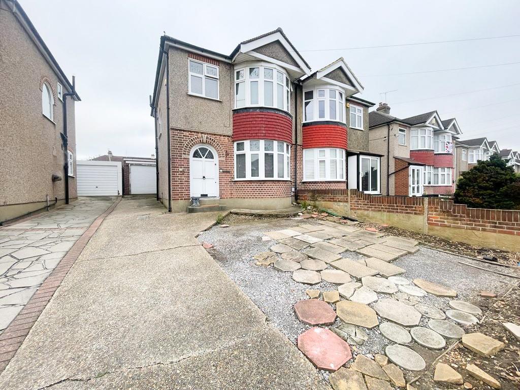 Lowlands Road, Aveley 3 bed semidetached house £1,550 pcm (£358 pw)