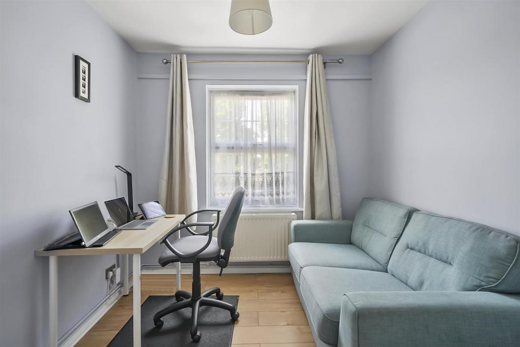 Flat 4, Montague Fell - G1 RHw0k Uorr B1 Nj4 Js W5.jpg