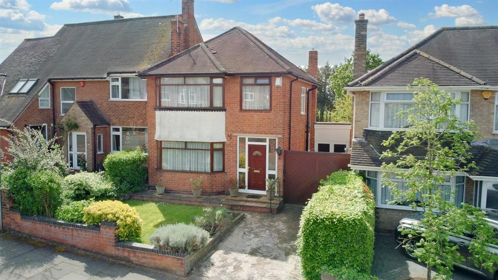 Seven Oaks Crescent, Bramcote, Nottingham 3 bed detached house for sale