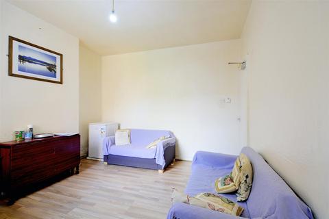 9 Warwick Street, Nottingham, NG7 2PJ