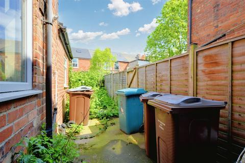9 Warwick Street, Nottingham, NG7 2PJ