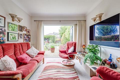 17 Lydgate Hall Crescent, Sheffield, S10 5NE