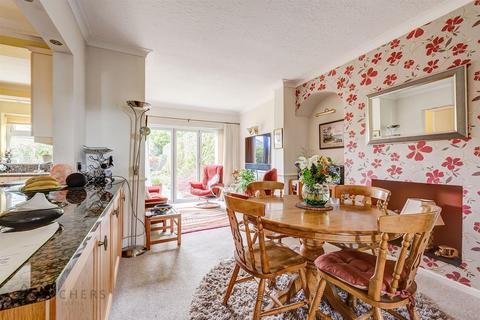 17 Lydgate Hall Crescent, Sheffield, S10 5NE