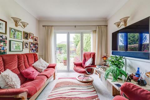 17 Lydgate Hall Crescent, Sheffield, S10 5NE