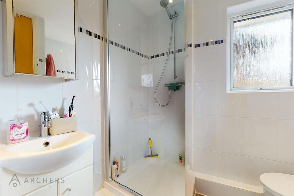 63 Westminster Ave(Interior)(20of21).jpg