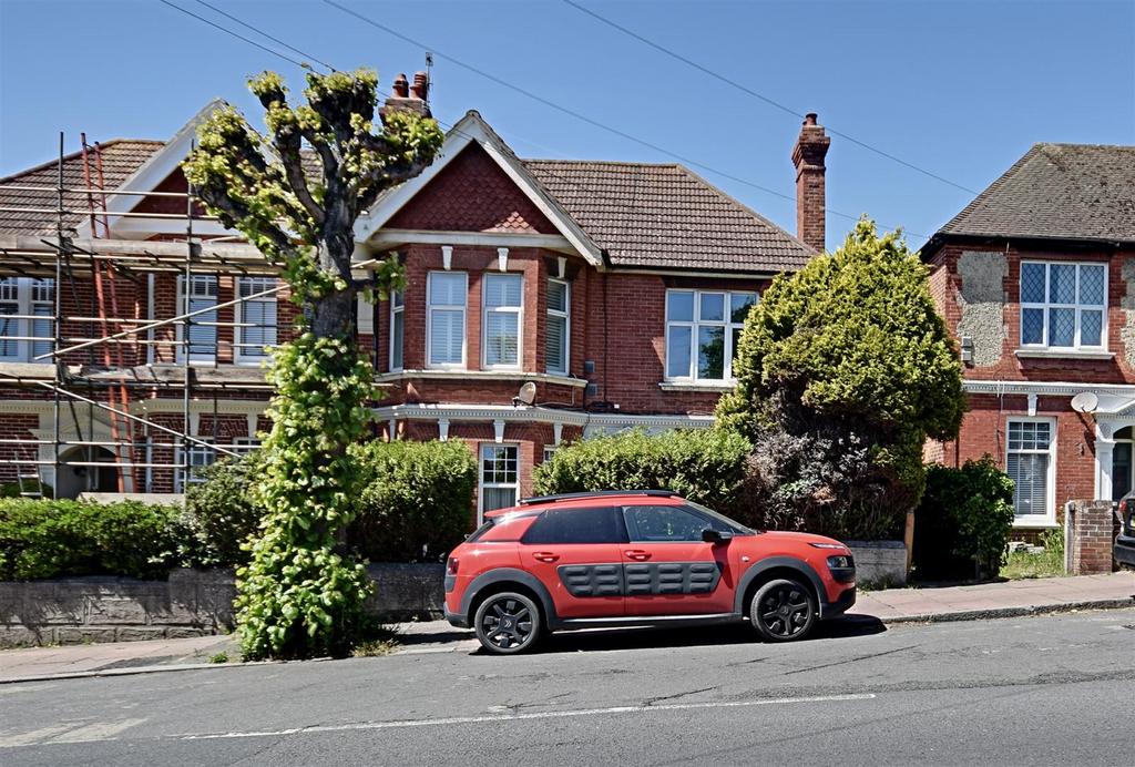 Dorset Road, BexhillOnSea 3 bed flat for sale £299,999