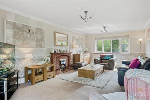 Highlands Birmingham Road, Mappleborough Green, Studley, B80 7BL