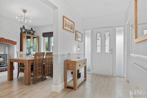 Highlands Birmingham Road, Mappleborough Green, Studley, B80 7BL