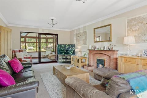 Highlands Birmingham Road, Mappleborough Green, Studley, B80 7BL