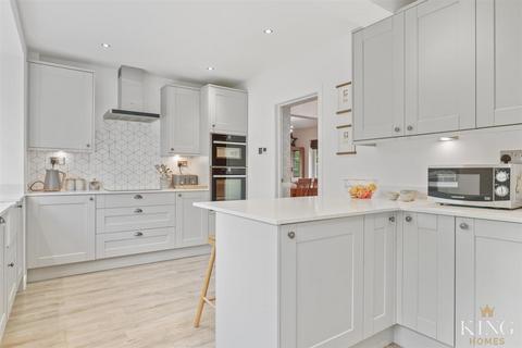 Highlands Birmingham Road, Mappleborough Green, Studley, B80 7BL