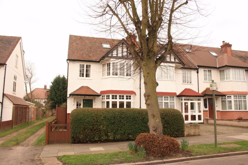 Mayfield Avenue, North Finchley, N12 4 bed end of terrace house to rent