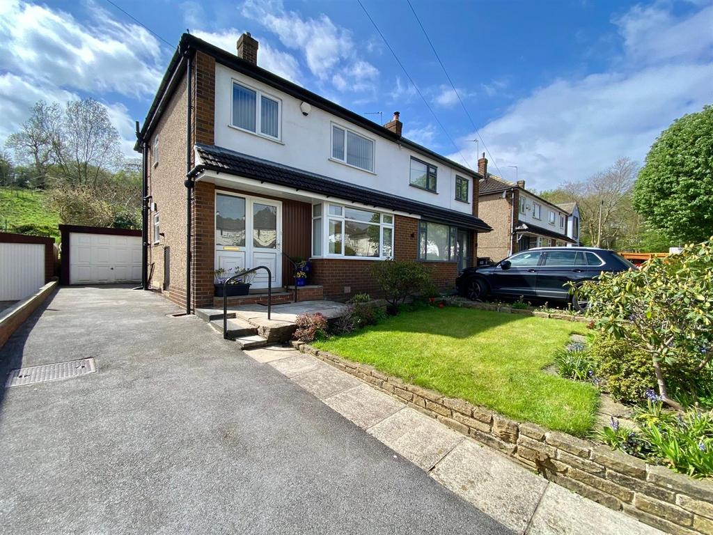 Southfield Road, Almondbury, Huddersfield 3 bed semidetached house for
