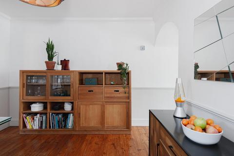 94 Bracken Path, Epsom, KT18 7SZ
