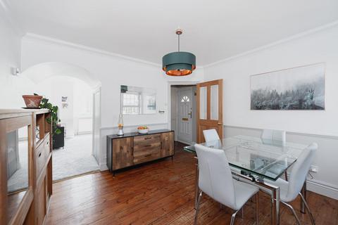 94 Bracken Path, Epsom, KT18 7SZ