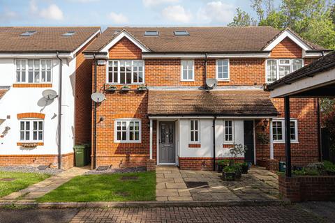 8 Heathfields Close, Ashtead, KT21 2BU