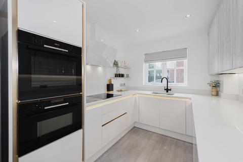 8 Heathfields Close, Ashtead, KT21 2BU