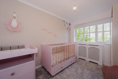 8 Heathfields Close, Ashtead, KT21 2BU