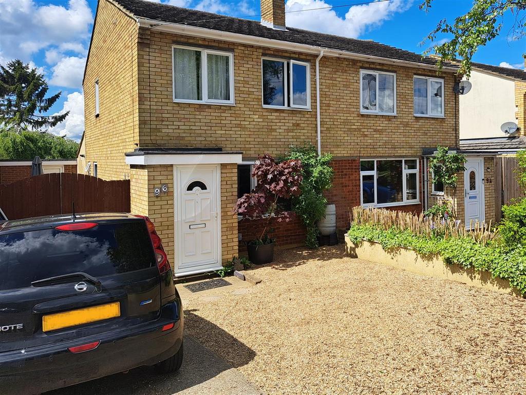 Swinburne Avenue, Hitchin 3 bed semidetached house for sale £425,000
