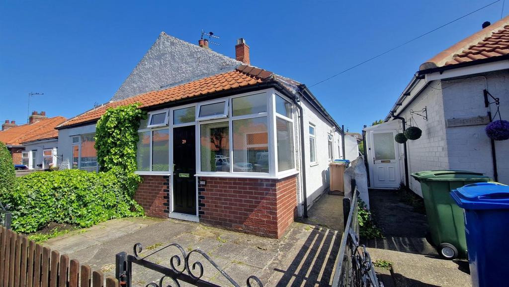 Stanley Avenue, Hornsea 2 bed semidetached bungalow for sale £149,950