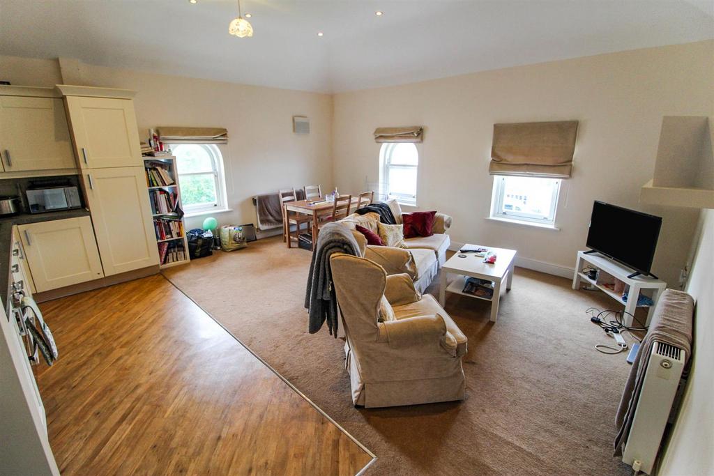 Hunters Reach, Kenilworth Road, Royal... 2 bed apartment £265,000