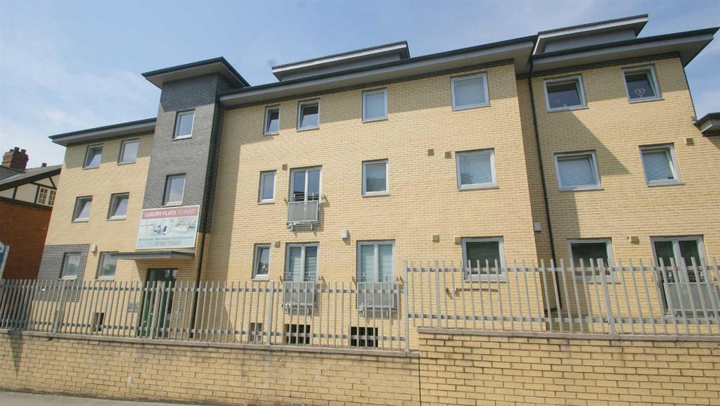 Station Apartments, 36 Crossgates... 2 bed flat £750 pcm (£173 pw)