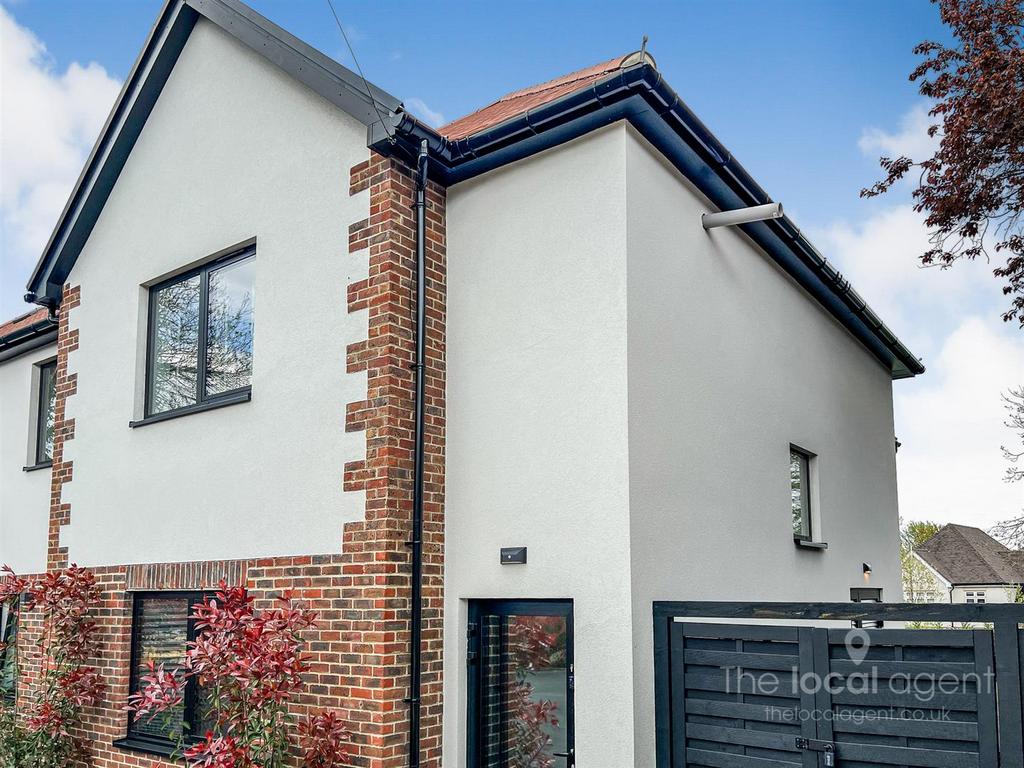 Fir Tree Road, Epsom 1 bed flat £1,000 pcm (£231 pw)