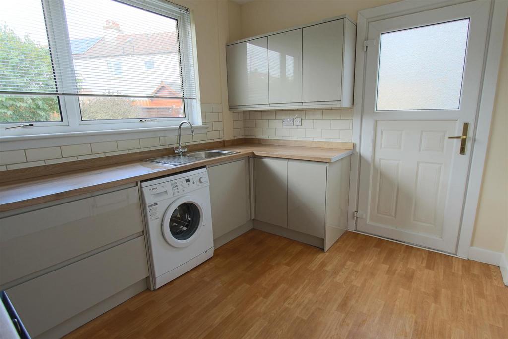 17. Kitchen.JPG