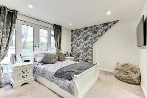 154 Downsway, Southwick, Brighton, BN42 4WF