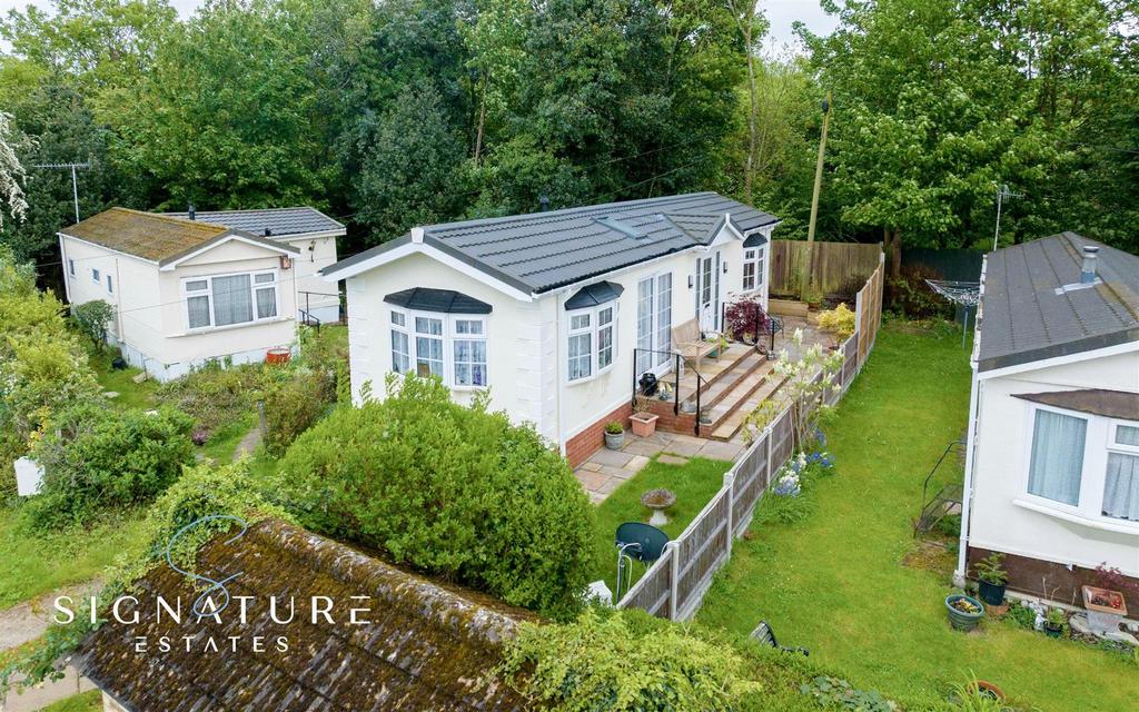 Newlands Park, Bedmond Road, Abbots Langley 2 bed mobile home for sale