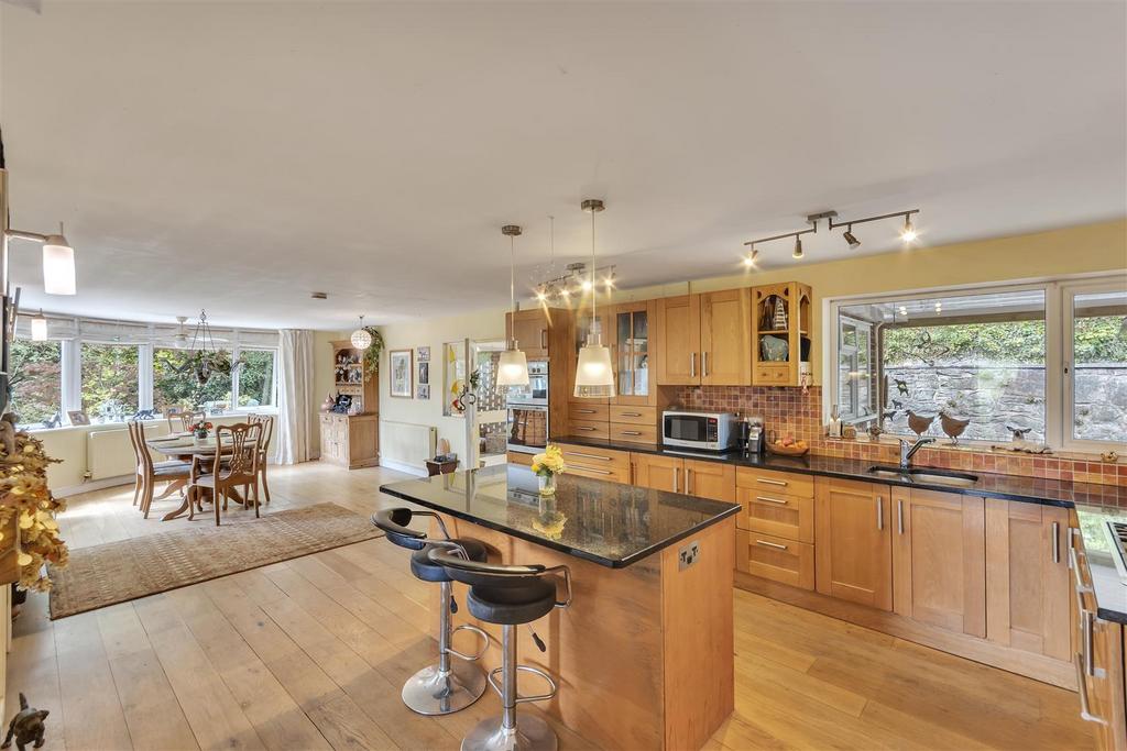 Kitchen Dining.jpg