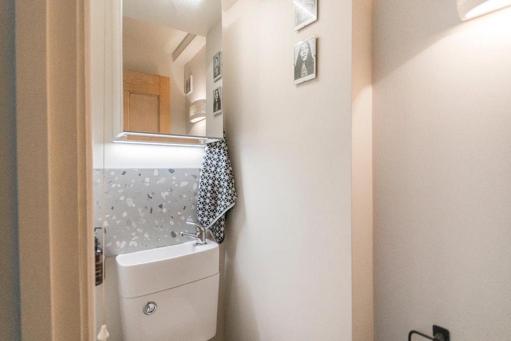 KRAPNOTGNAL55 - Downstairs WC A.jpg