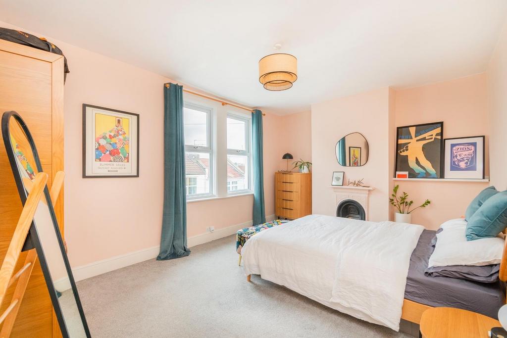 KRAPNOTGNAL55 - Bedroom H.jpg