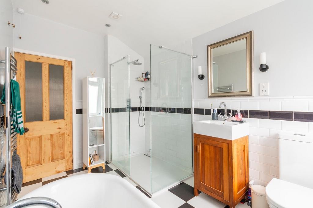 KRAPNOTGNAL55 - Bathroom A.jpg
