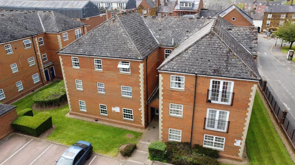 St Lawrence House, Latymer Court, Northampton NN1 2 bed apartment for